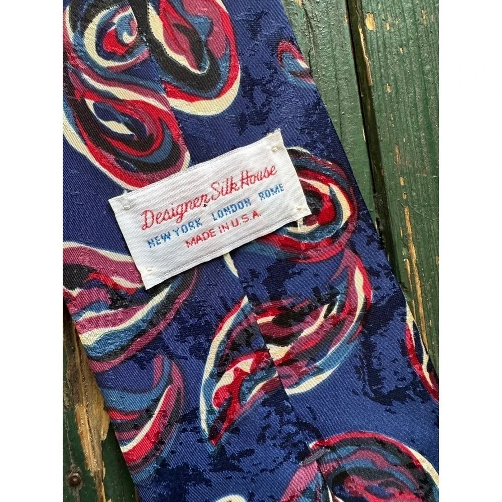 Vintage Designer Silk House Mens Silk Tie Navy Red‎ Abstract Paisley Made in USA